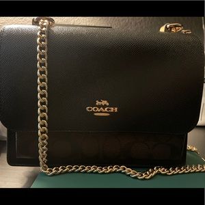 AUTHENTIC COACH PURSE WITH WALLET INCLUDED.